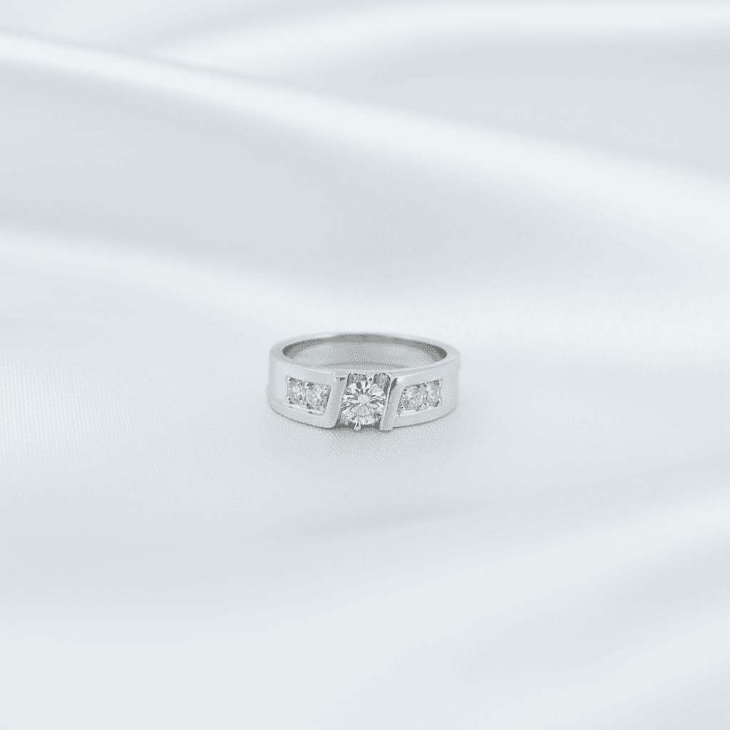 Men Diamond Ring — RM037