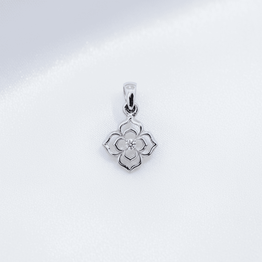 Openwork Flower Diamond Pendant — P07526