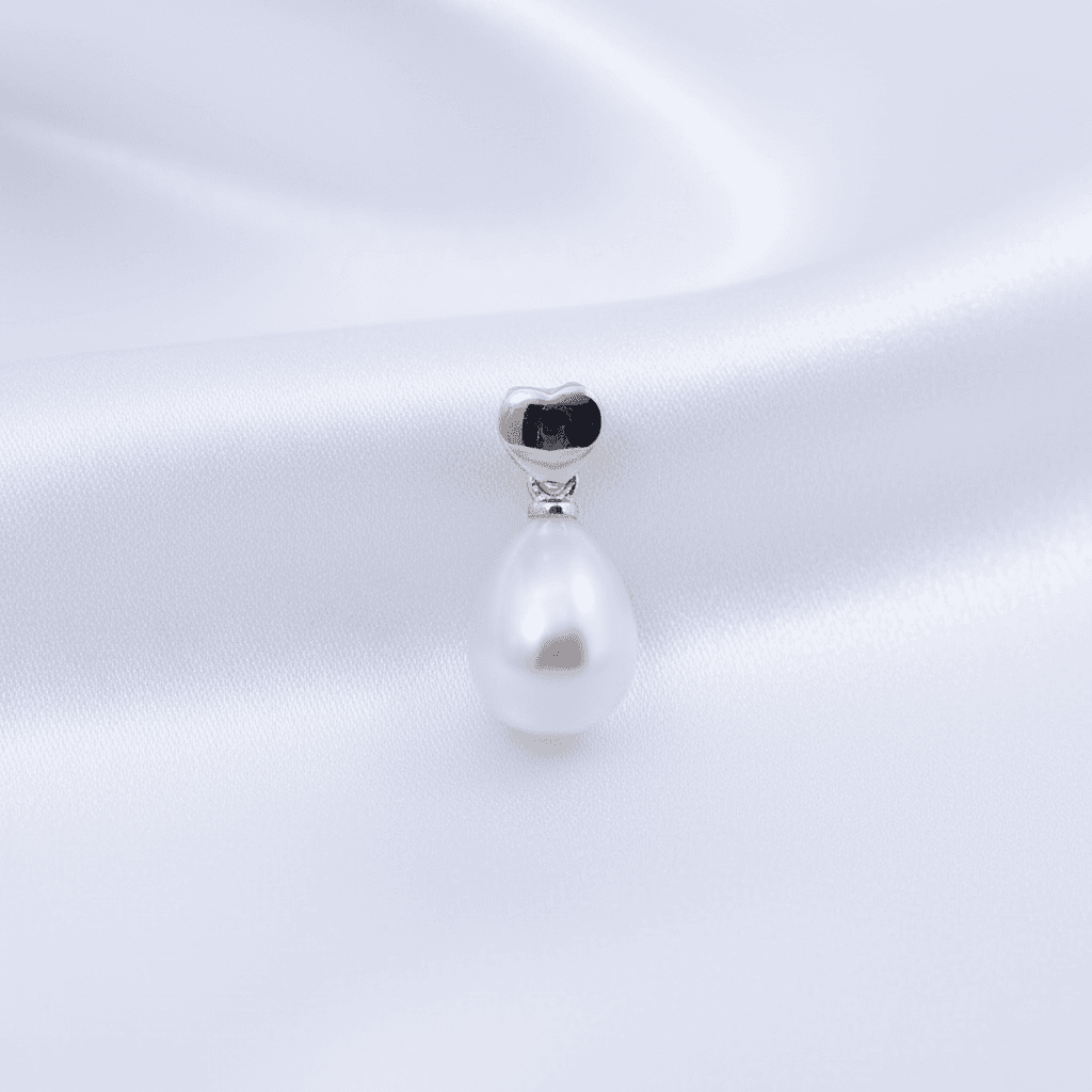 White Pearl Heart Bail Pendant — P0335