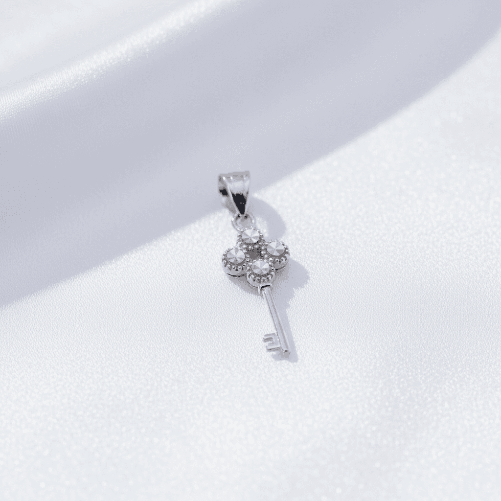 Clover Key Diamond Pendant — P07447
